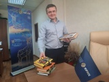 ЮРЭСК собирает книги для библиотеки поселка Леуши